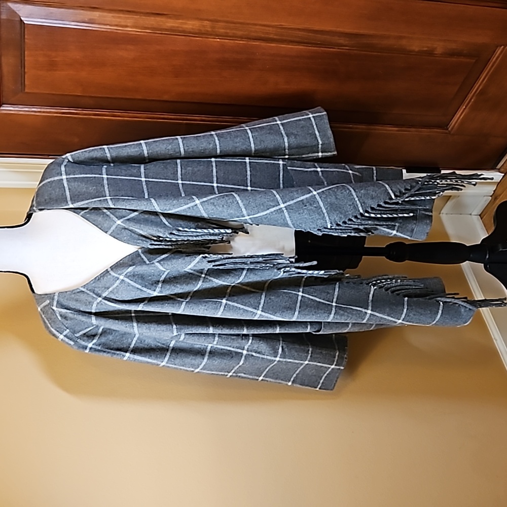 CATHERINES SHAWL OX 14/16 W GRAY WHITE SWEATER JACKET STYLE FRINGE